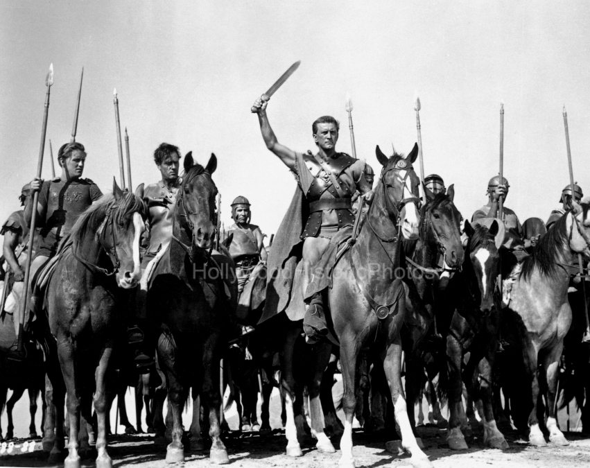 Spartacus 1960 Kirk Douglas filming fight scene WM.jpg